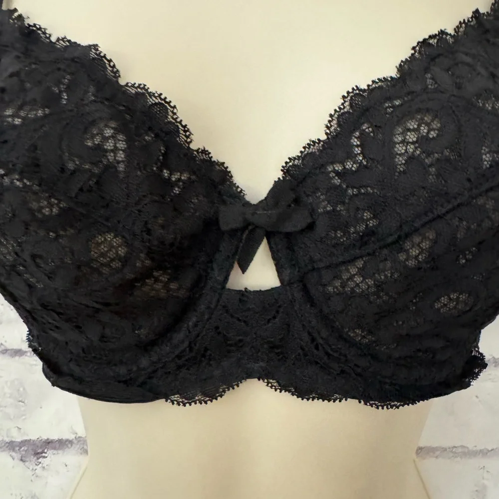 Victoria’s Secret Bra Size 32DDD Body By Victoria Unlined Demi Black Lace Bow‎